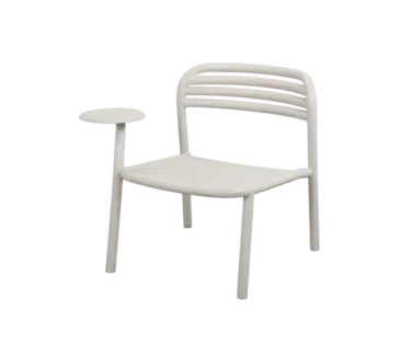 Cane-line BLISS-nojatuoli sivupöydällä