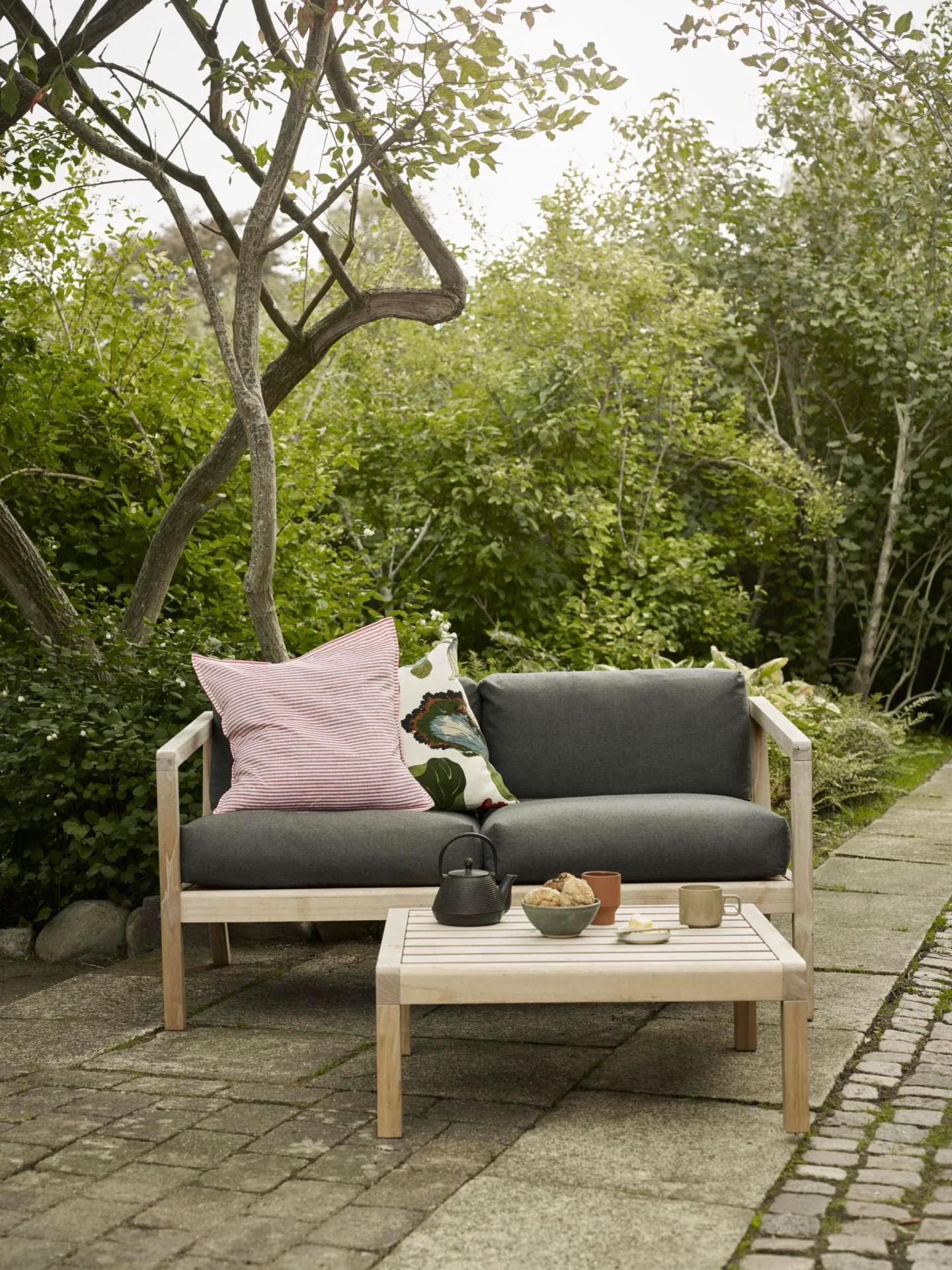 Fritz Hansen VIRKELYST 2-seater sofa, charcoal - Image 2