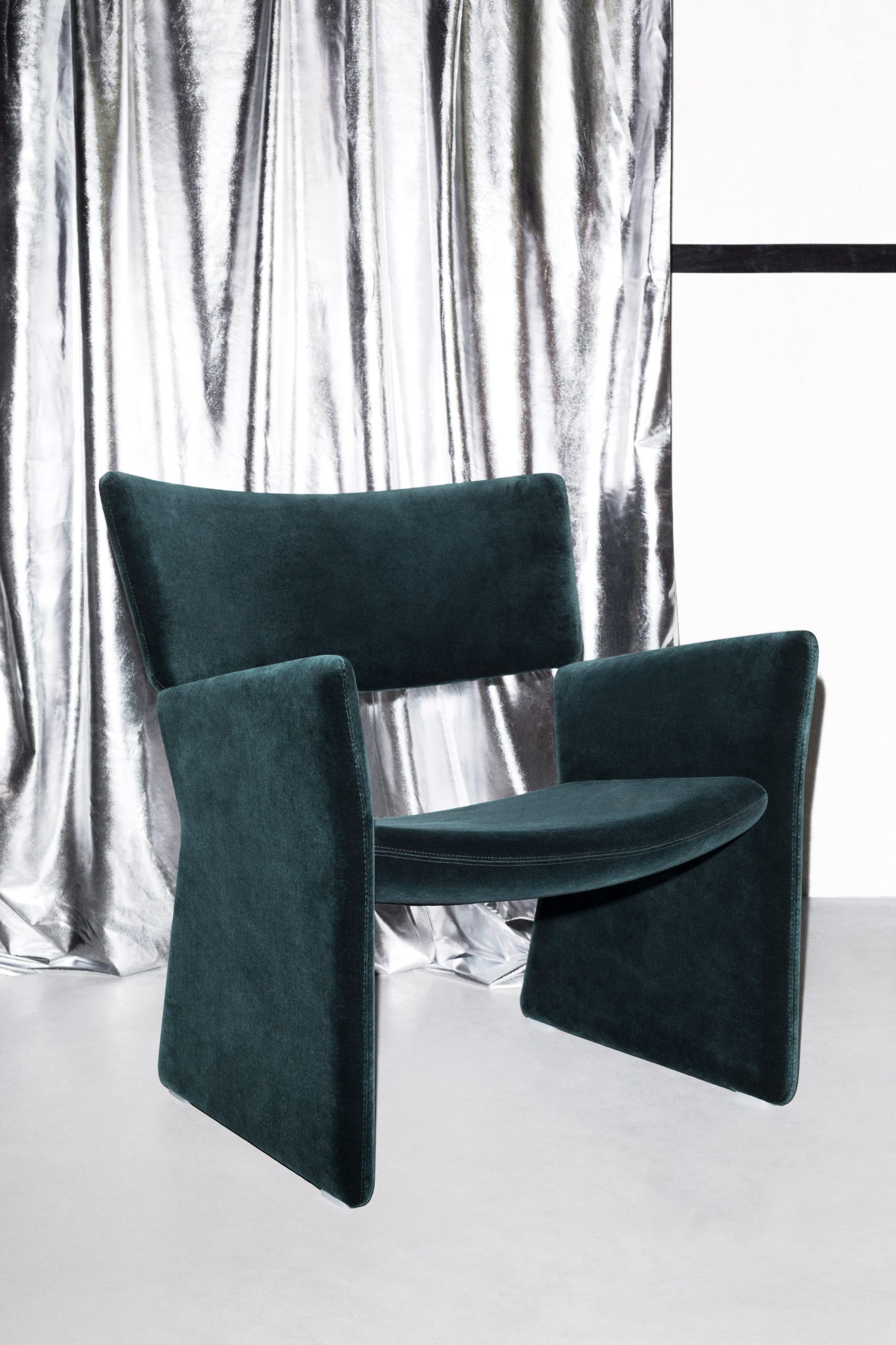 Massproductions CROWN lounge chair - Image 7