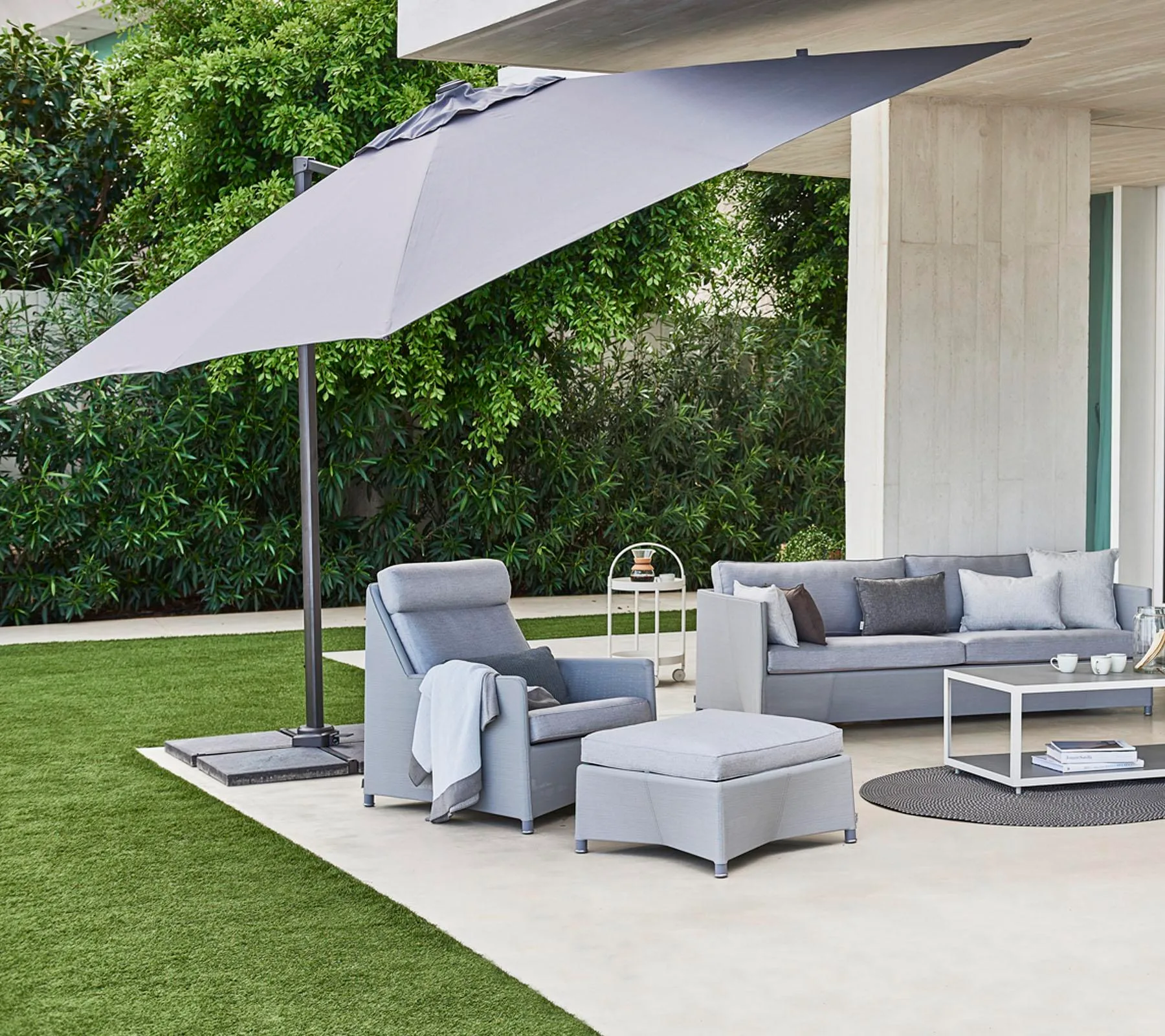 Cane-line HYDE LUXE -tilt parasol 3x3 m with base, anthracite - Image 2