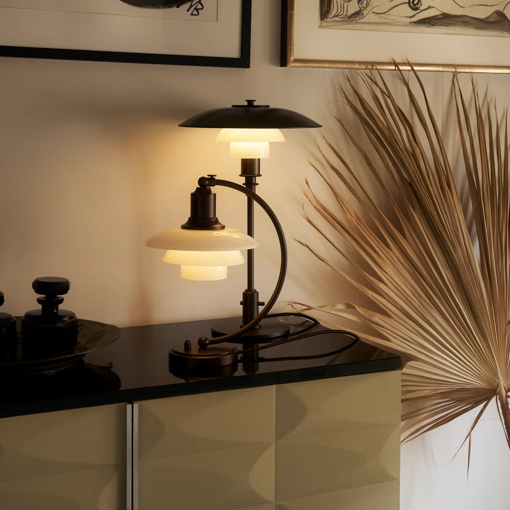 Louis Poulsen PH 2/2 LUNA table lamp, aged brass - Image 2