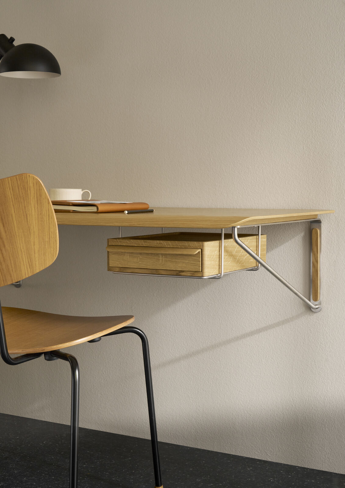 Carl Hansen AB019 -seinäkiinnitteinen työpöytä laatikolla - Image 9