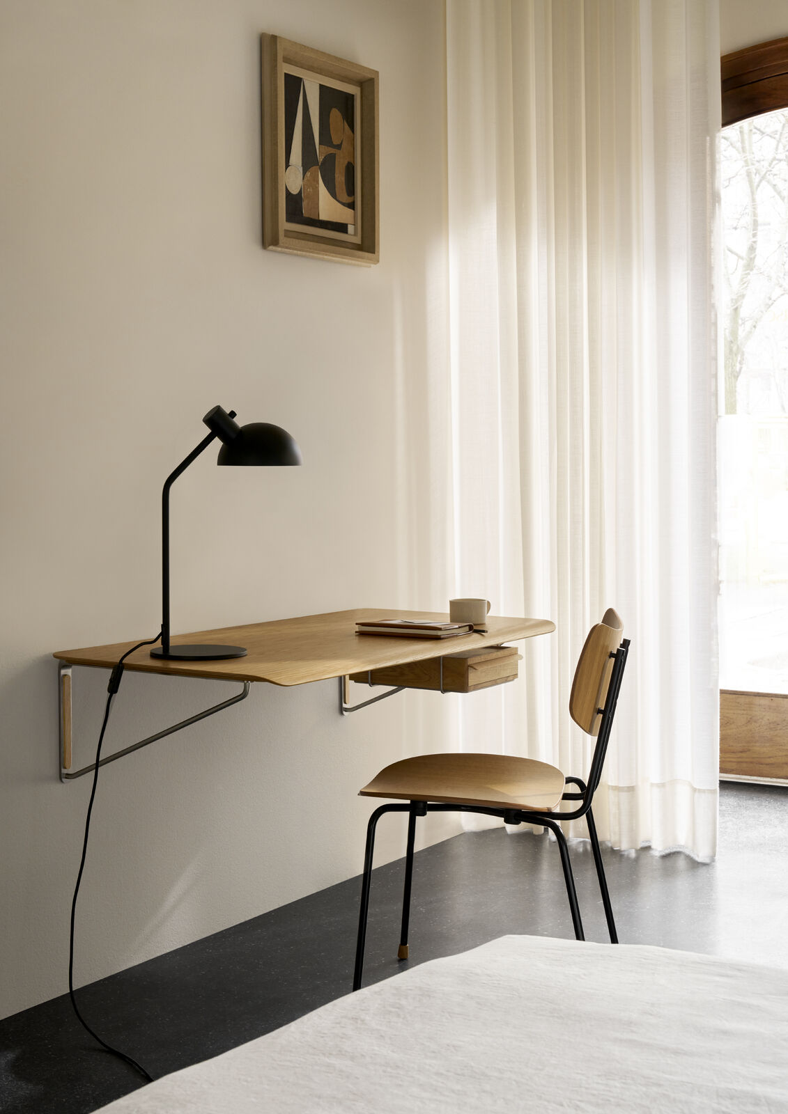 Carl Hansen AB019 -seinäkiinnitteinen työpöytä laatikolla - Image 8