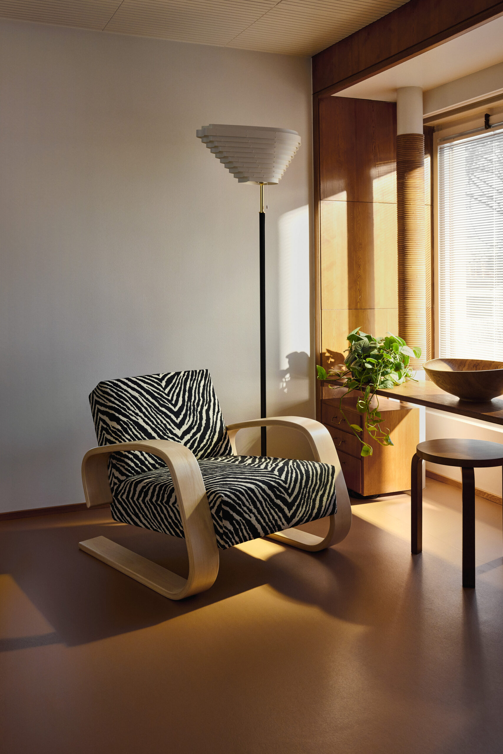 Artek A805 "ANGEL WING" floor lamp - Image 3