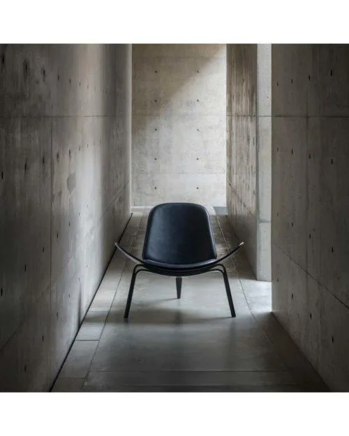 Carl Hansen CH07 chair, lacquered oak/black leather - Image 4