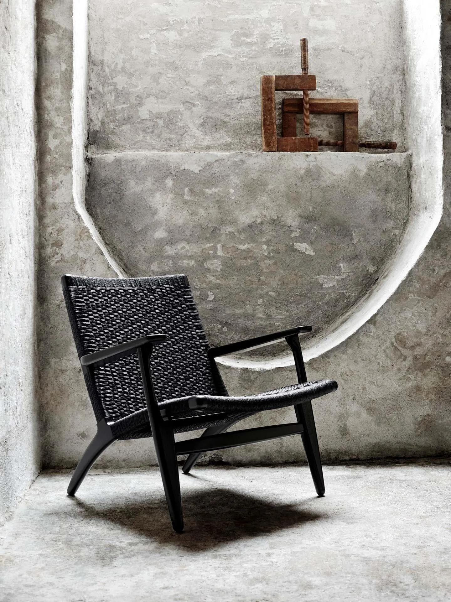 Carl Hansen CH25 chair, black oak / black paper cord - Image 4