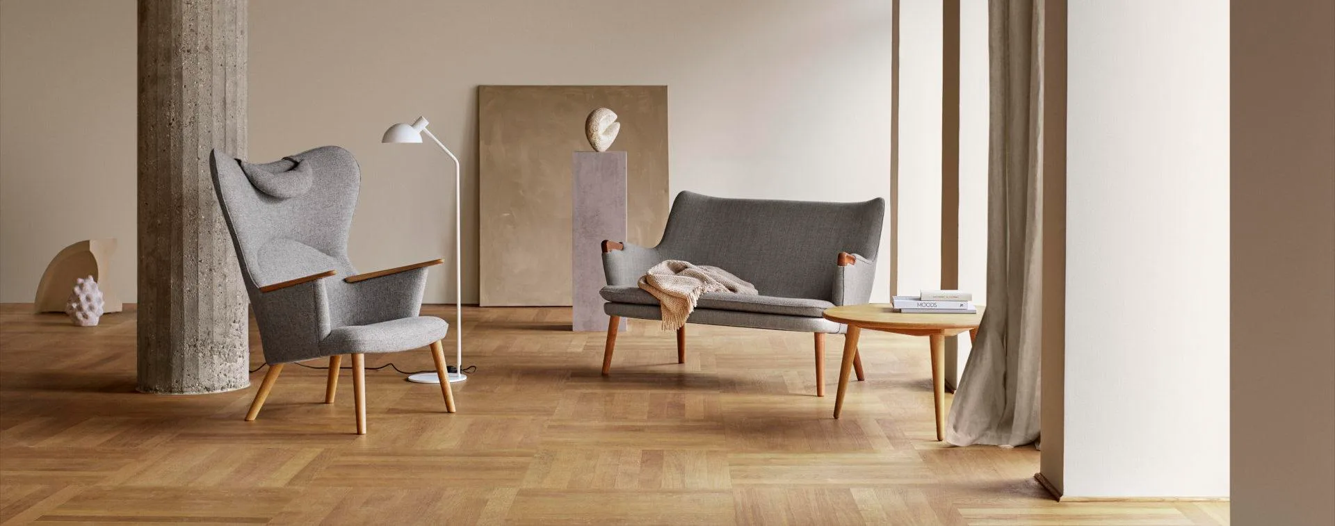 Carl Hansen CH78 MAMA BEAR armchair, light grey / oiled oak - Image 5