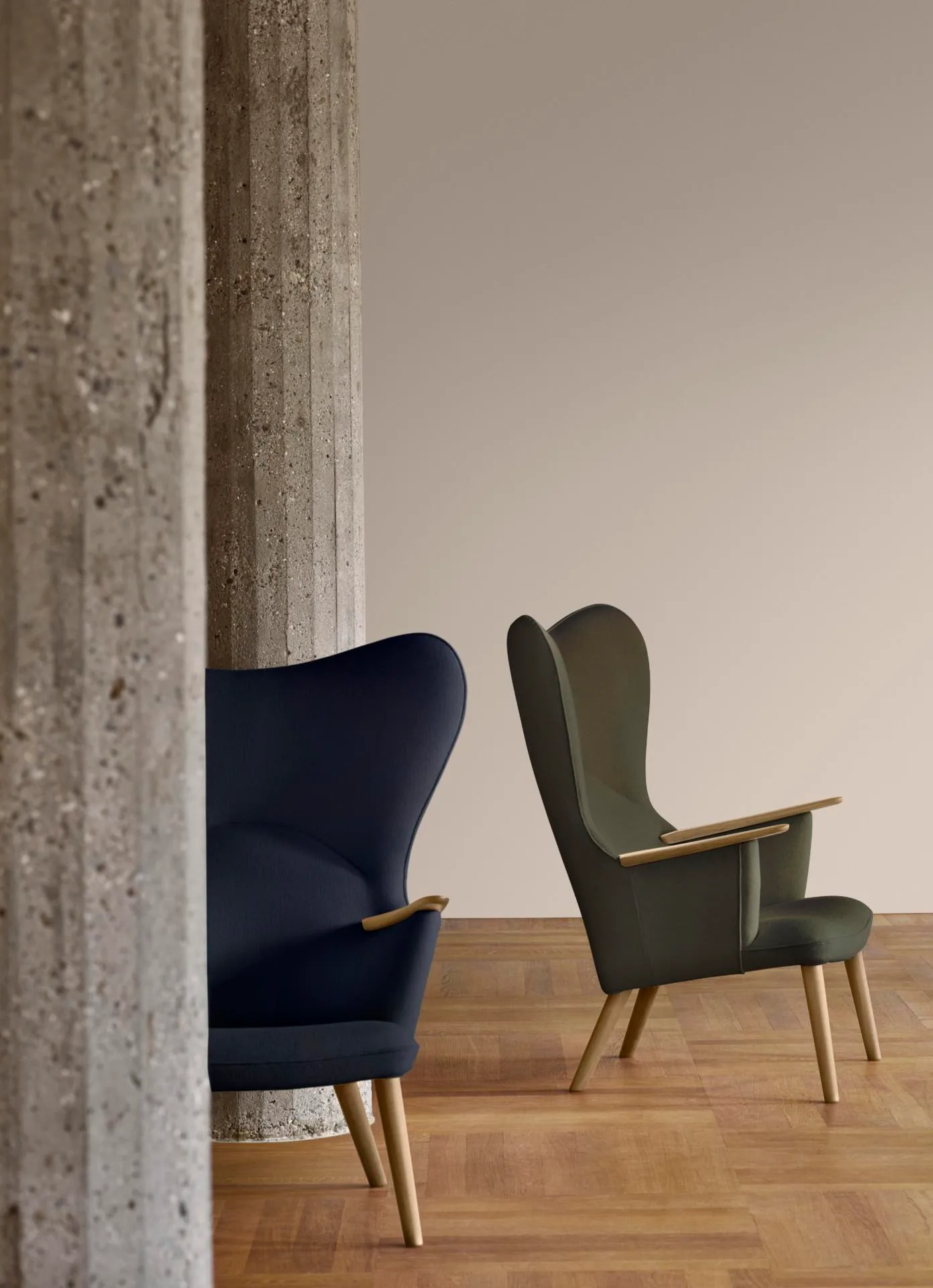 Carl Hansen CH78 MAMA BEAR -nojatuoli, harmaa / öljytty tammi - Image 2