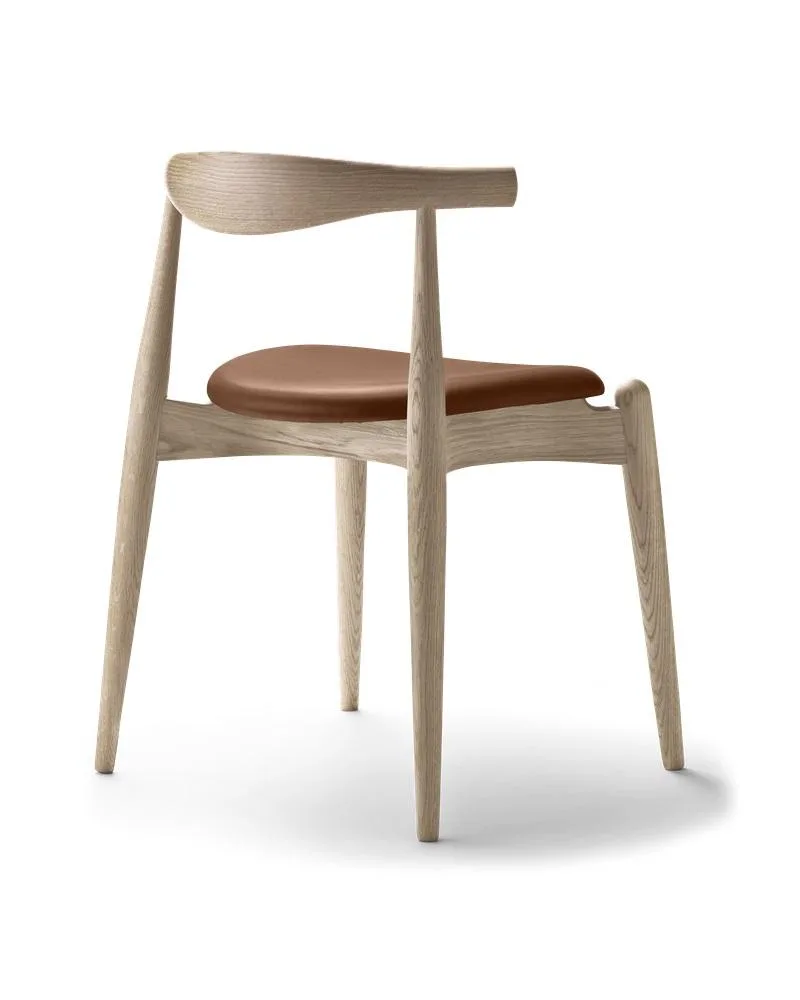 Carl Hansen CH20 -tuoli, valkoöljytty tammi/ruskea nahka