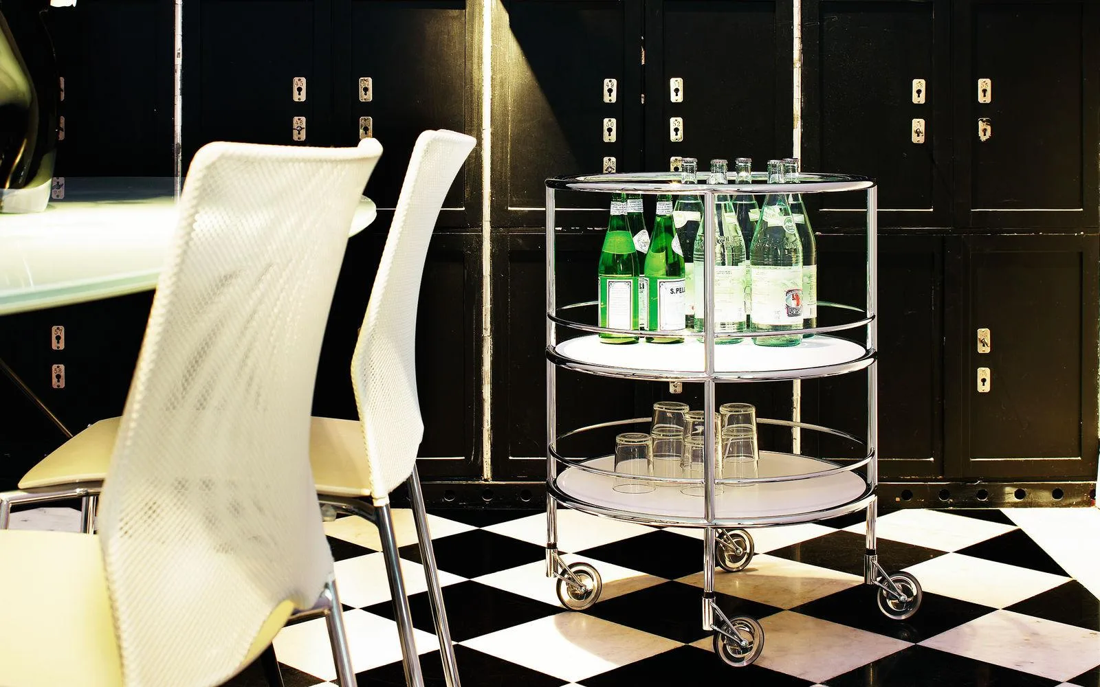 Lammhults CHICAGO table, chrome/frosted glass - Image 4