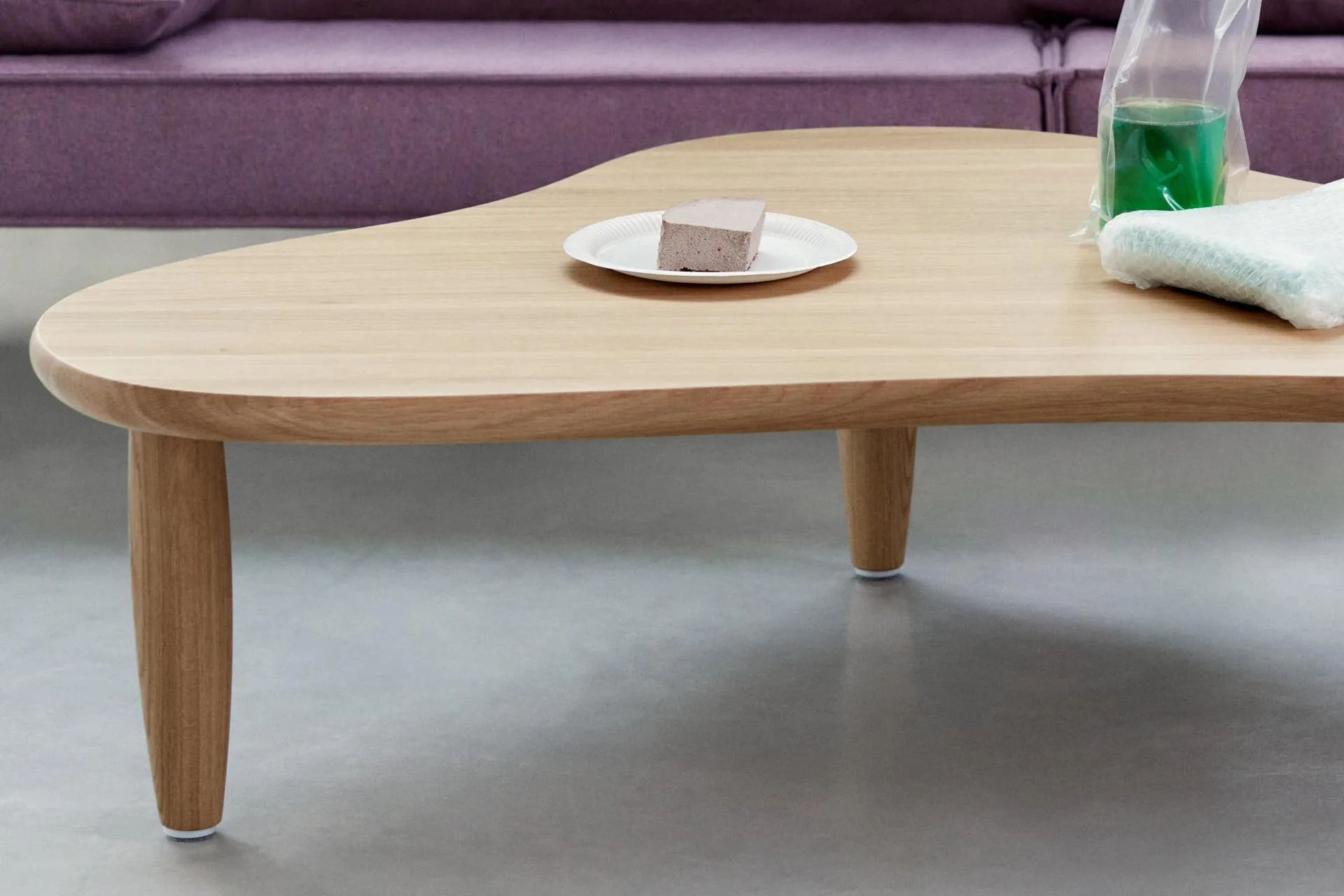 Massproductions PUDDLE coffee table, oak - Image 3