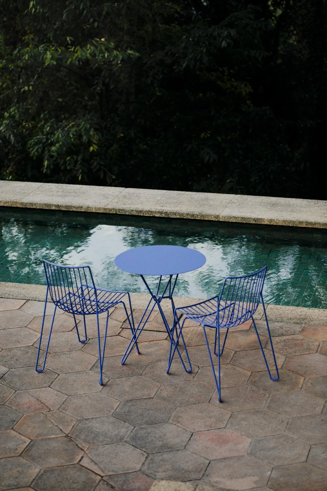Massproductions TIO café table - Image 3