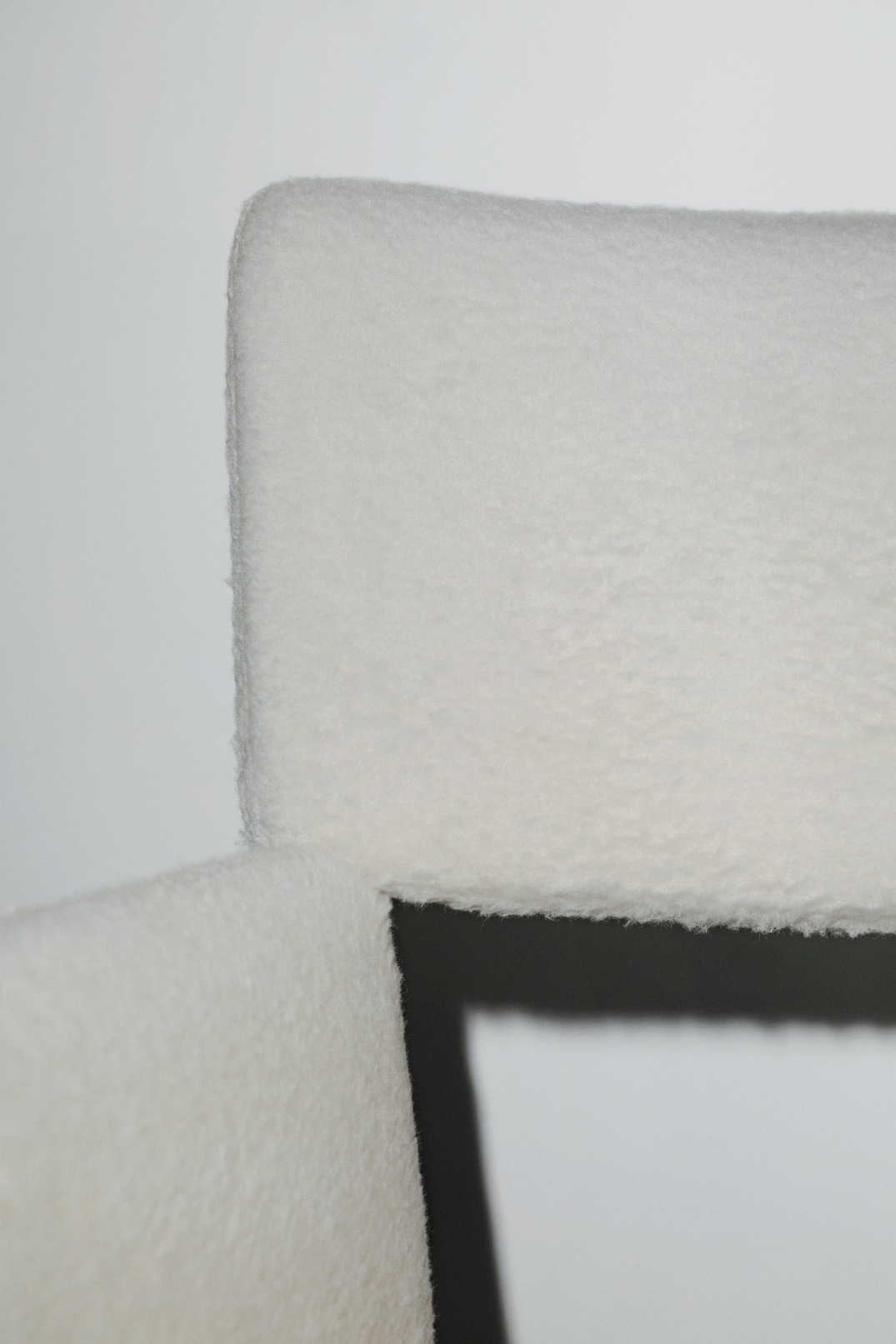 Massproductions CROWN lounge chair - Image 5