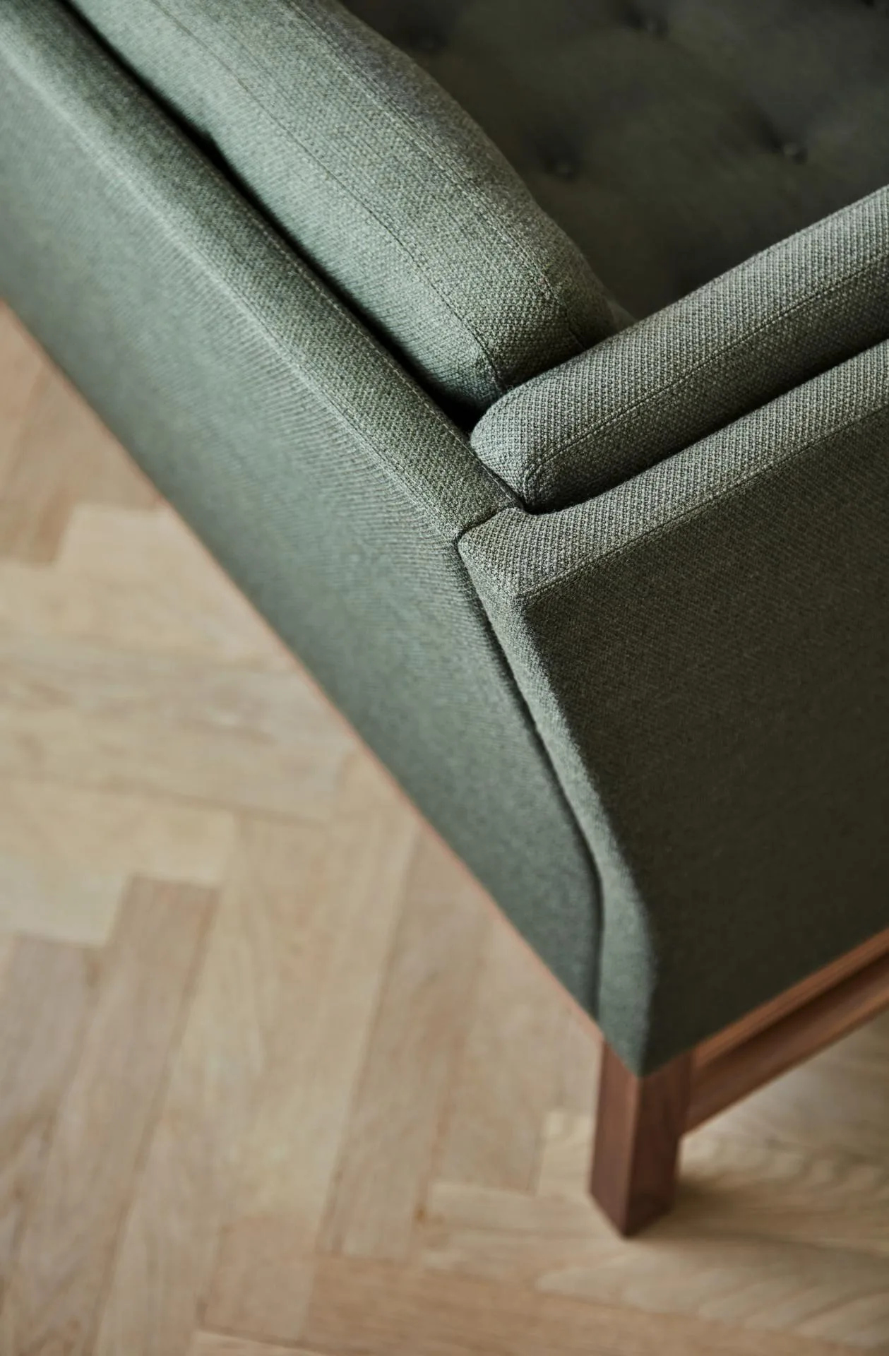 Fredericia EJ315 -2-seater sofa, grey/oiled walnut - Image 4