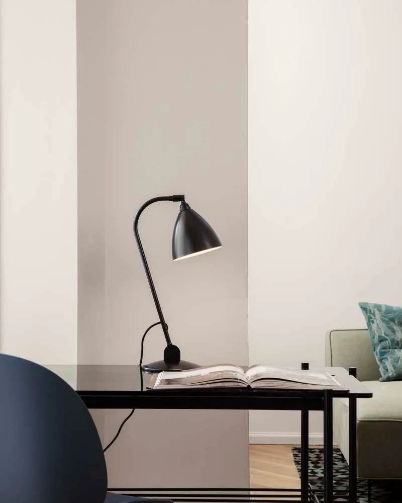 GUBI BESTLITE BL2 table lamp, black brass - Image 2