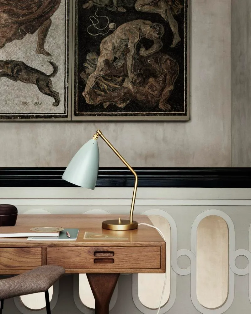 GUBI GRÄSHOPPA table lamp, black/brass - Image 3