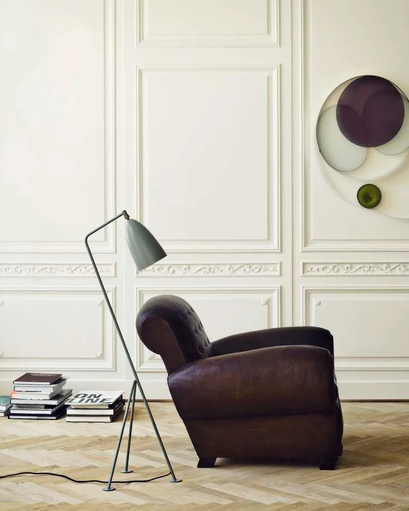 GUBI GRÄSHOPPA -lattiavalaisin, lämmin harmaa - Image 2