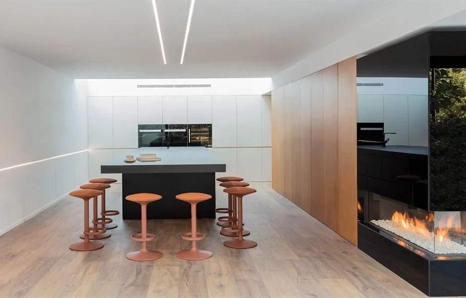 Andreu World HULA barstool 65,5 cm, upholstered seat, red BQ2797 - Image 4