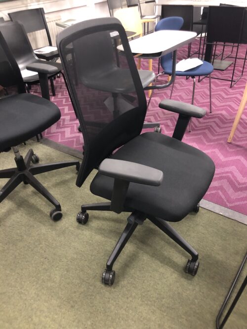 Interstuhl EVERYis1-työtuoli, musta verhoilu/musta, outlet - Image 2
