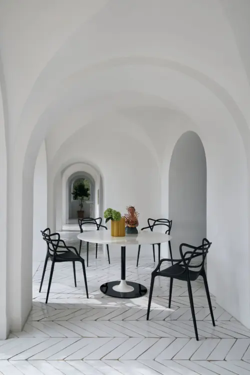 Kartell THIERRY XXL-ruokapöytä Ø130cm, valkomusta, outlet - Image 2
