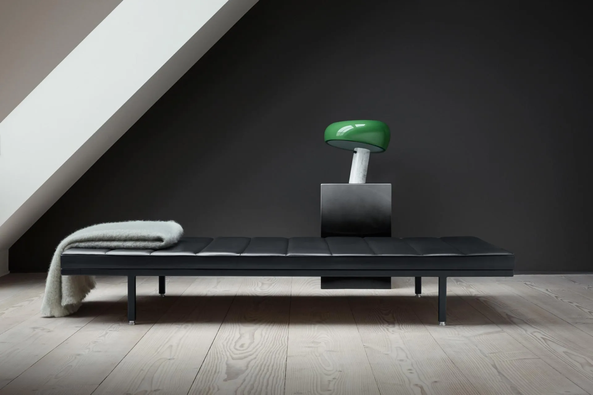 Vipp 461 Daybed, black frame / black leather - Image 5