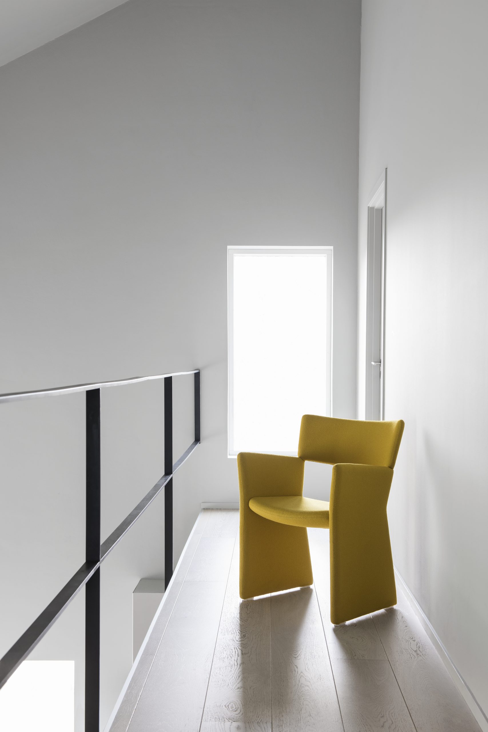 Massproductions CROWN armchair - Image 5