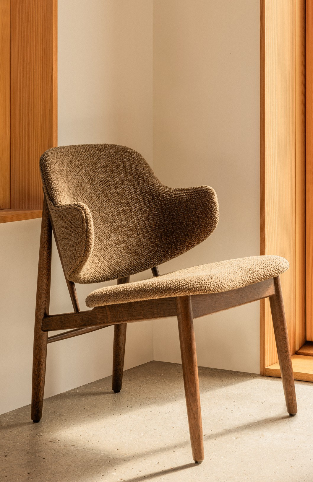 Audo Copenhagen THE PENGUIN lounge chair, wooden legs, fully upholstered - Image 2