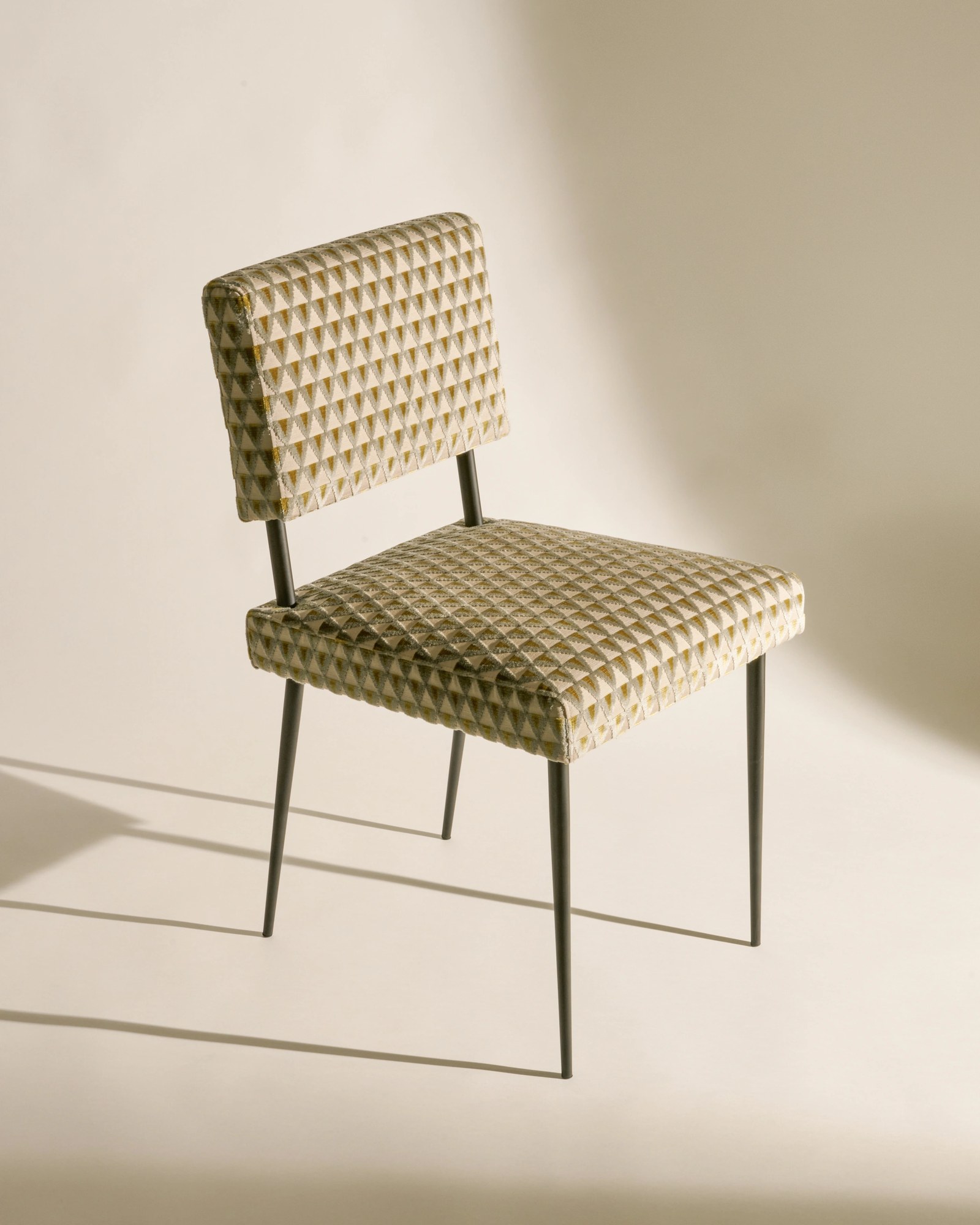 GUBI M-CHAIR dining chair - Image 4