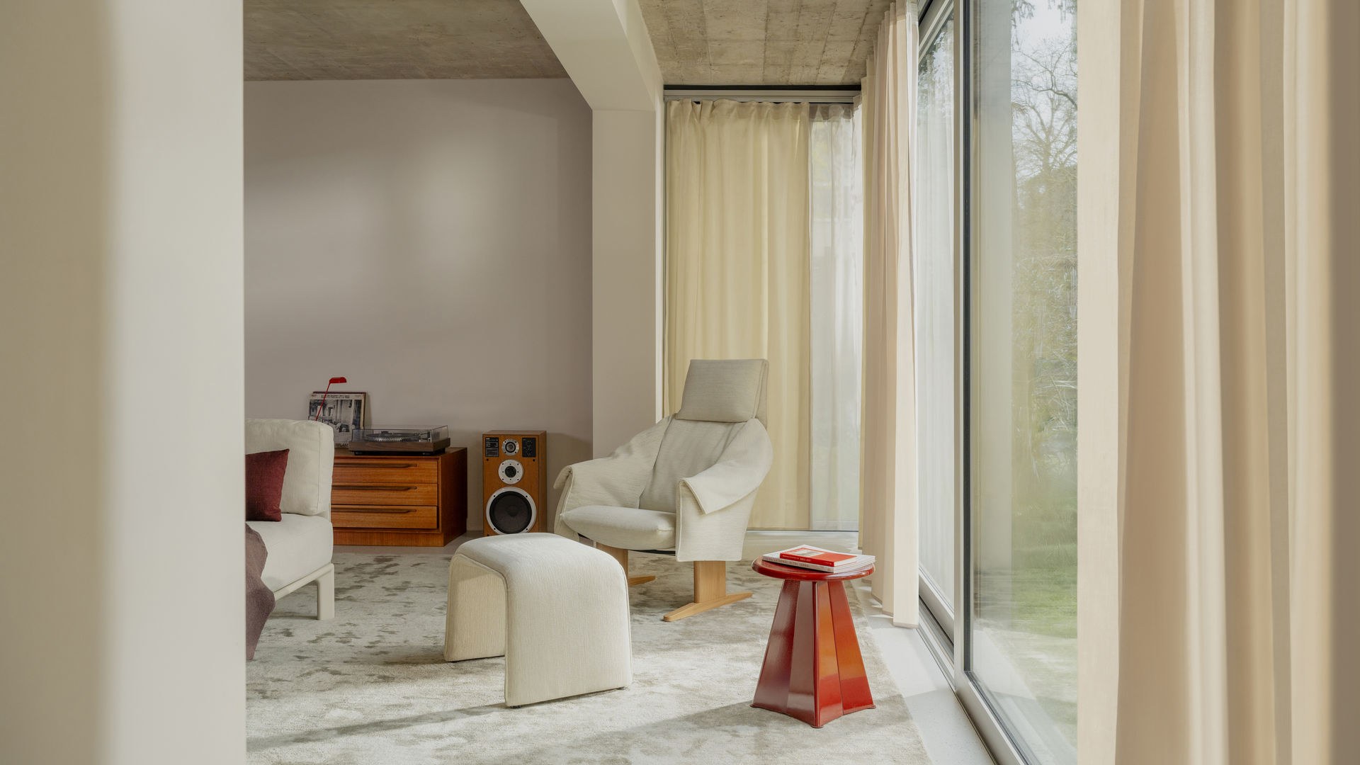Vitra BASCULE HIGHBACK -nojatuoli ja rahi - Image 3