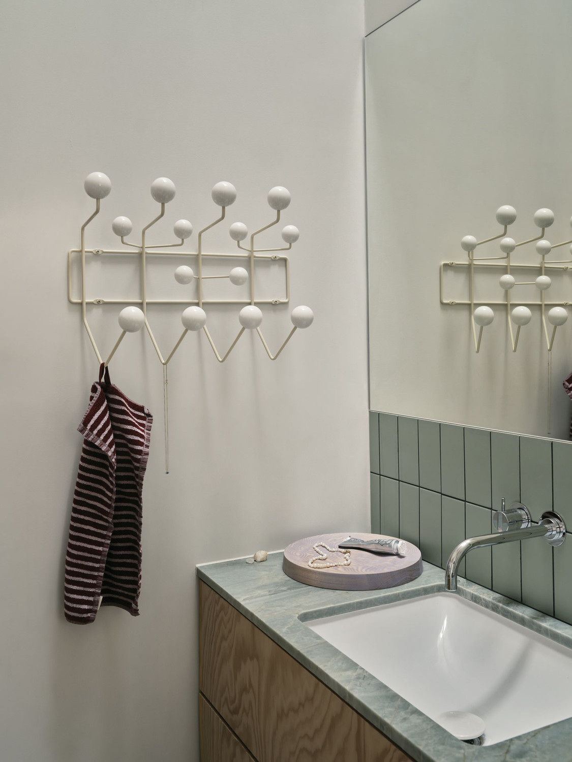 Vitra HANG IT ALL coat rack - Image 4