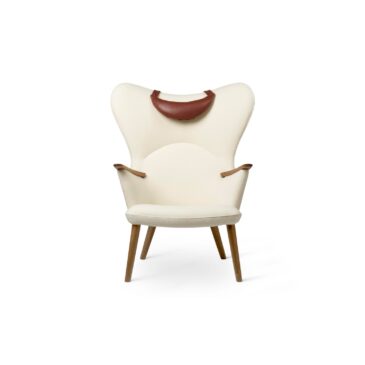 Carl Hansen CH78 MAMA BEAR armchair, white / oiled walnut