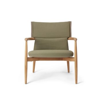 Carl Hansen E018 EMBRACE -nojatuoli tyynyllä