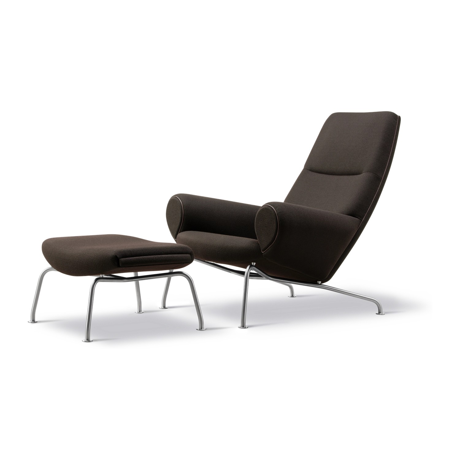 Fredericia WEGNER QUEEN CHAIR -nojatuoli ja rahi