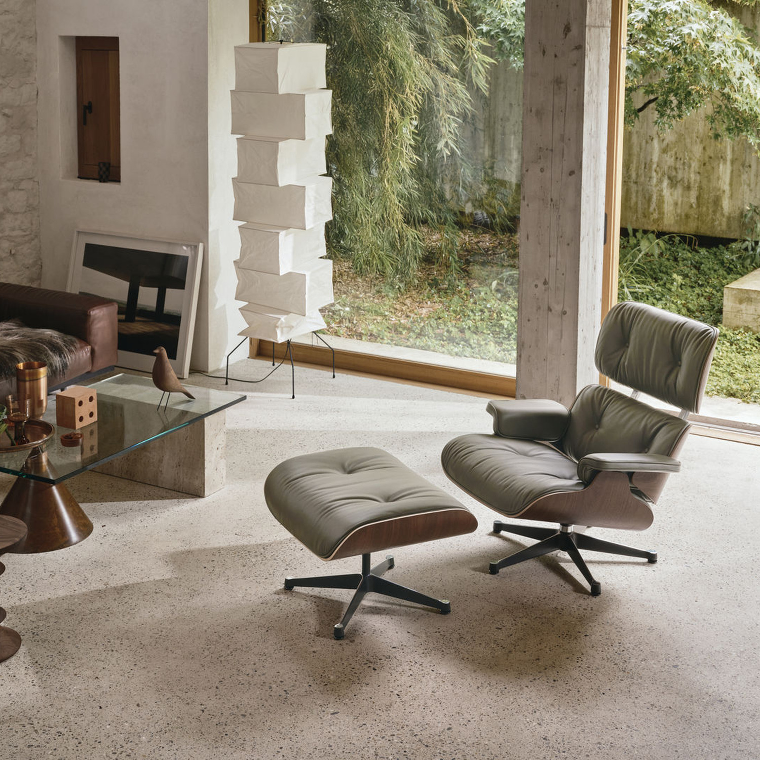Vitra LOUNGE CHAIR & OTTOMAN - Image 5