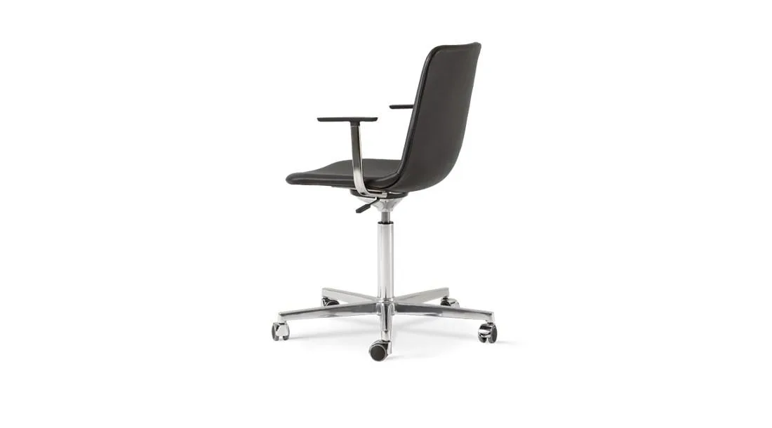 Fredericia PATO Executive office chair, black leather/alumiini, fully upholstered - Image 2