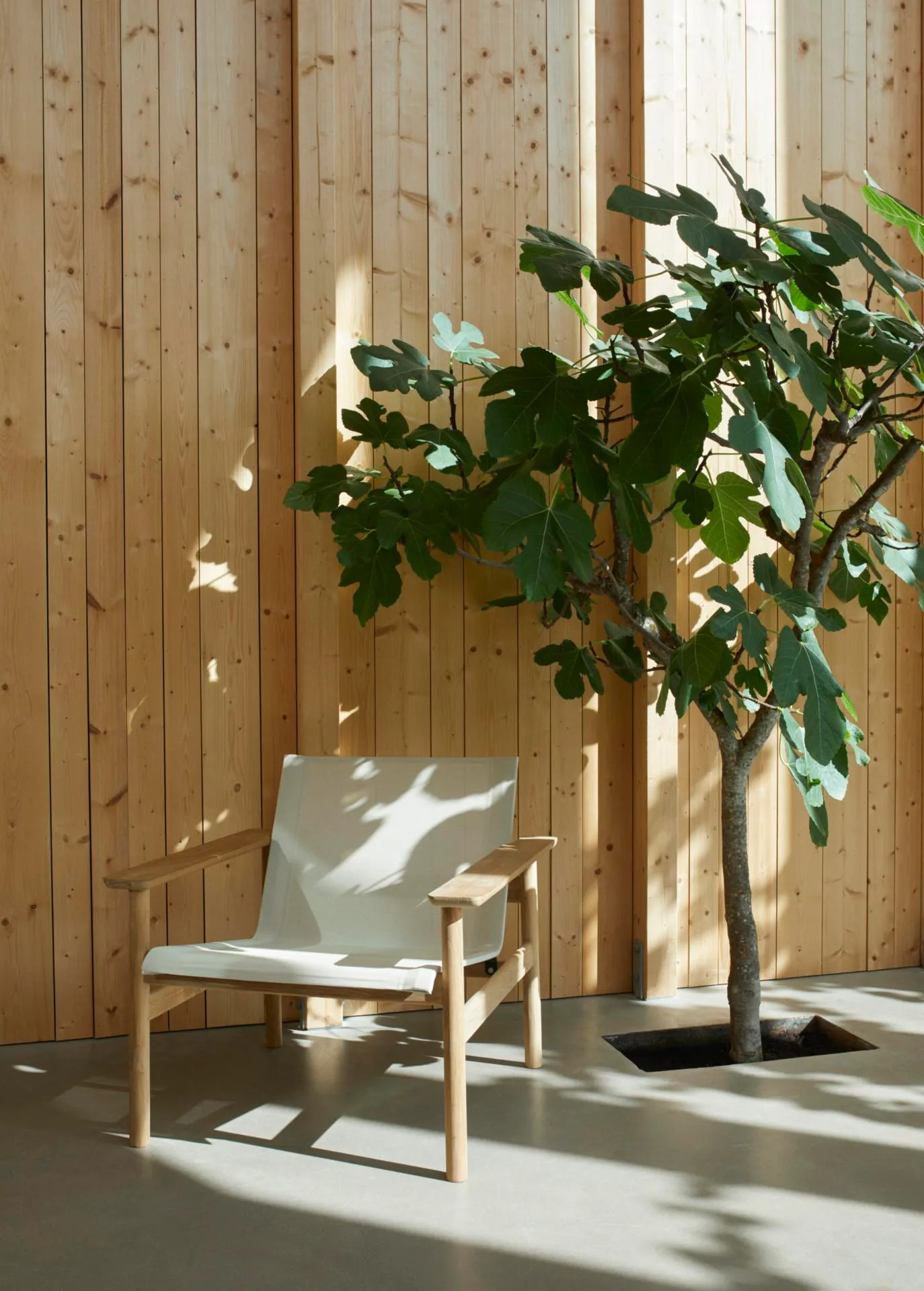 Fritz Hansen PELAGUS -lounge chair, sand/teak - Image 2