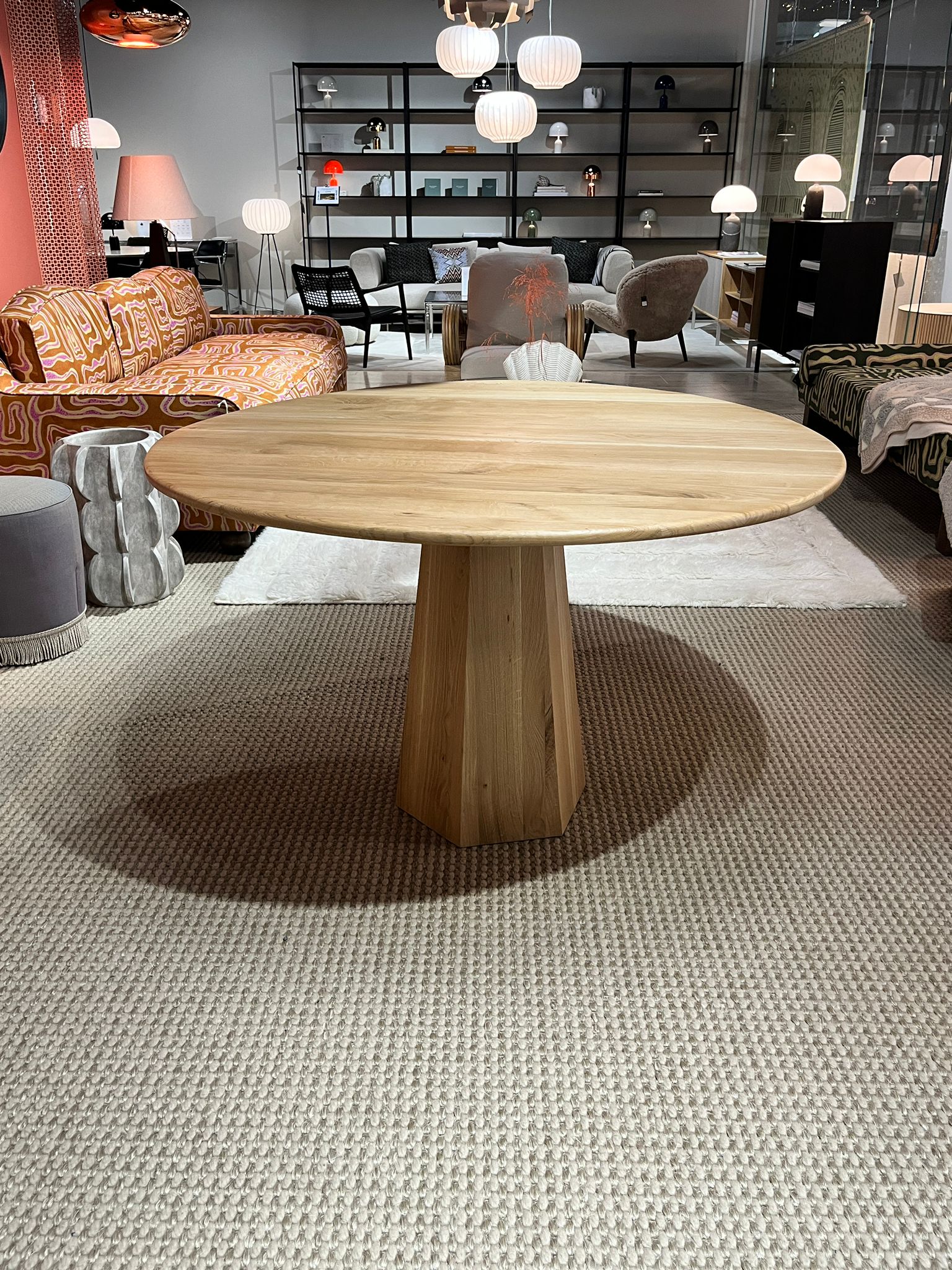 Dusty Deco HEXAGON-ruokapöytä Ø120cm, tammi, outlet - Image 7