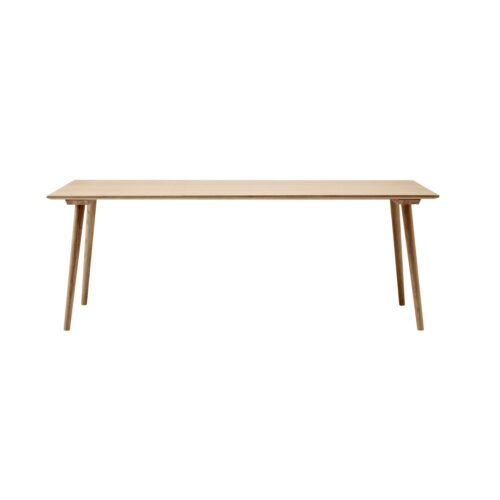 &Tradition IN BETWEEN SK5 dining table