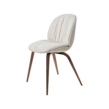 GUBI BEETLE SOFT -tuoli, ympäriverhoiltu, puujalat