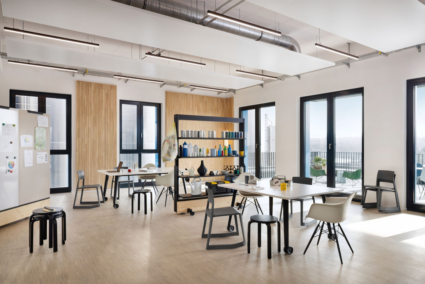 Vitra EAMES PLASTIC SIDE CHAIR RE DSR - Image 4