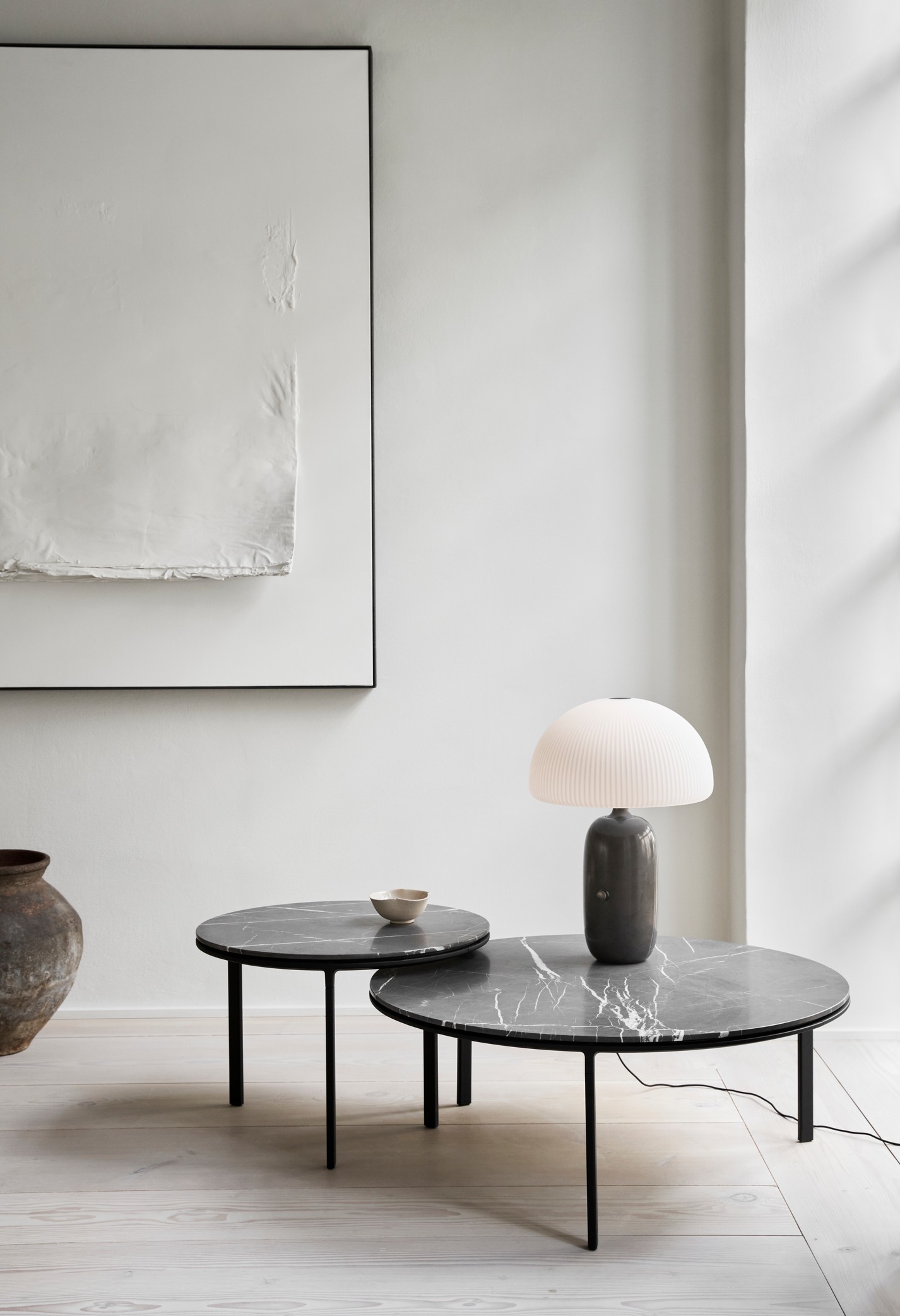 Vipp coffee table 421/423/425, round - Image 3