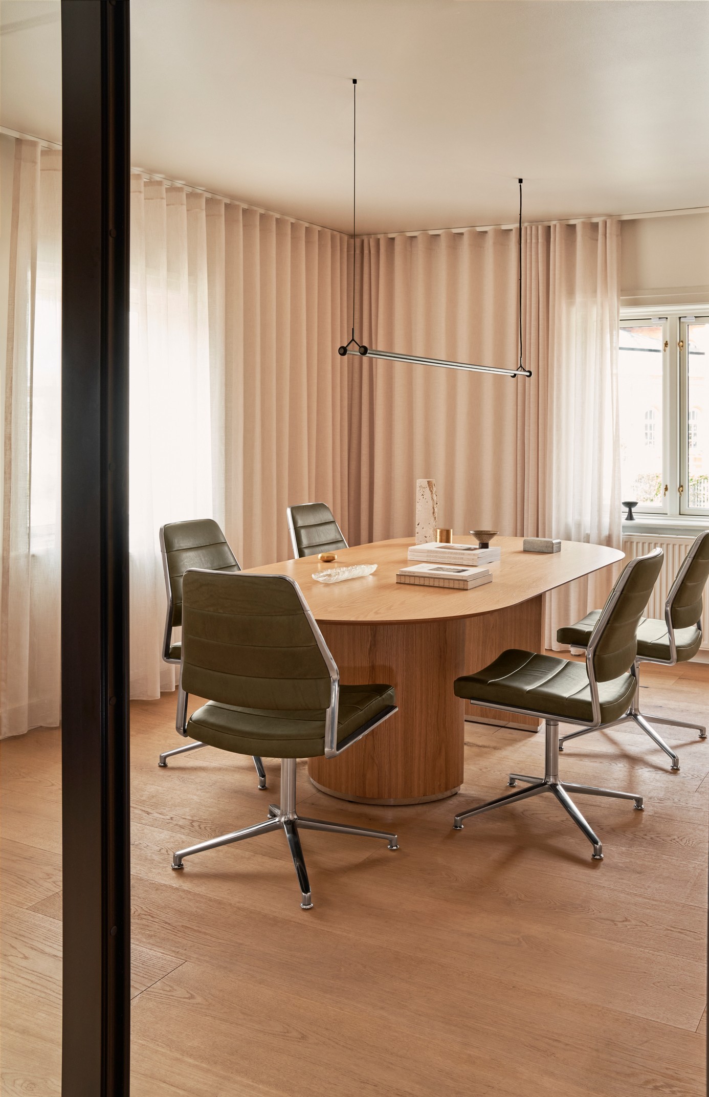 Vipp 454 SWIVEL+ chair - Image 7