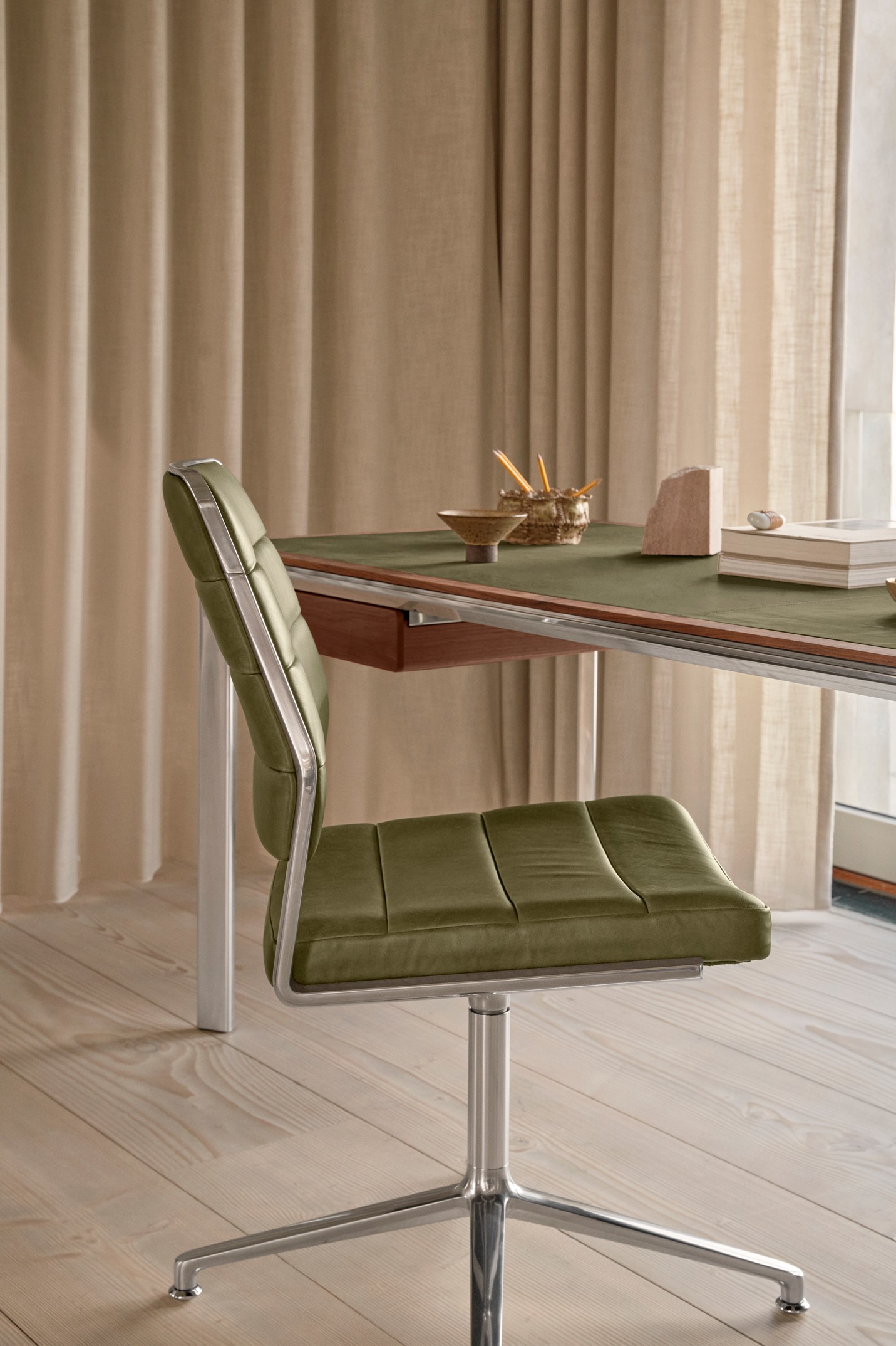 Vipp 454 SWIVEL+ chair - Image 10