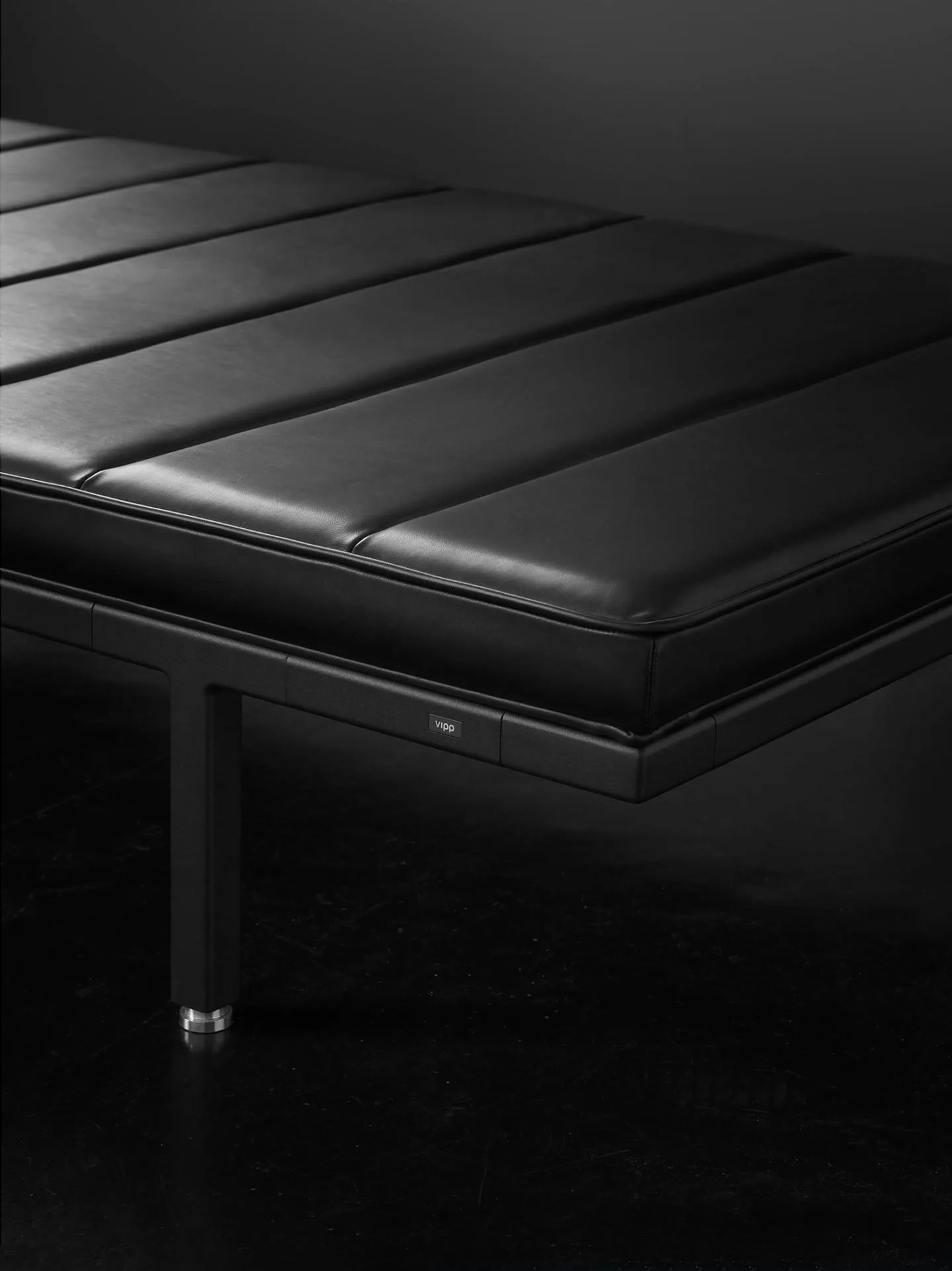 Vipp 461 Daybed, black frame / black leather - Image 3