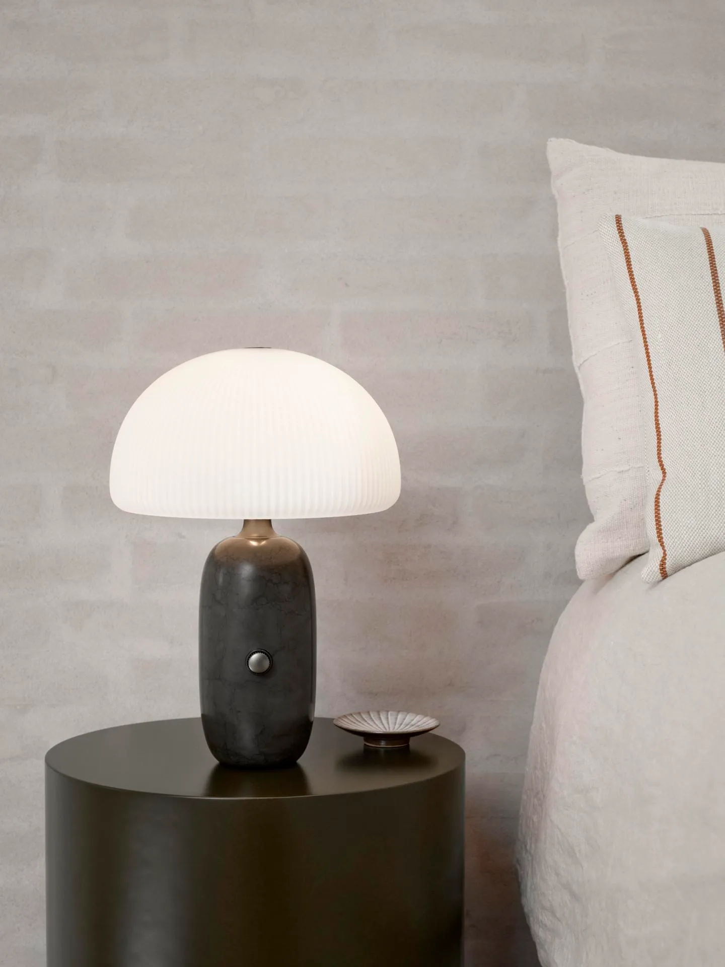 Vipp 591 SCULPTURE table lamp, small - Image 7
