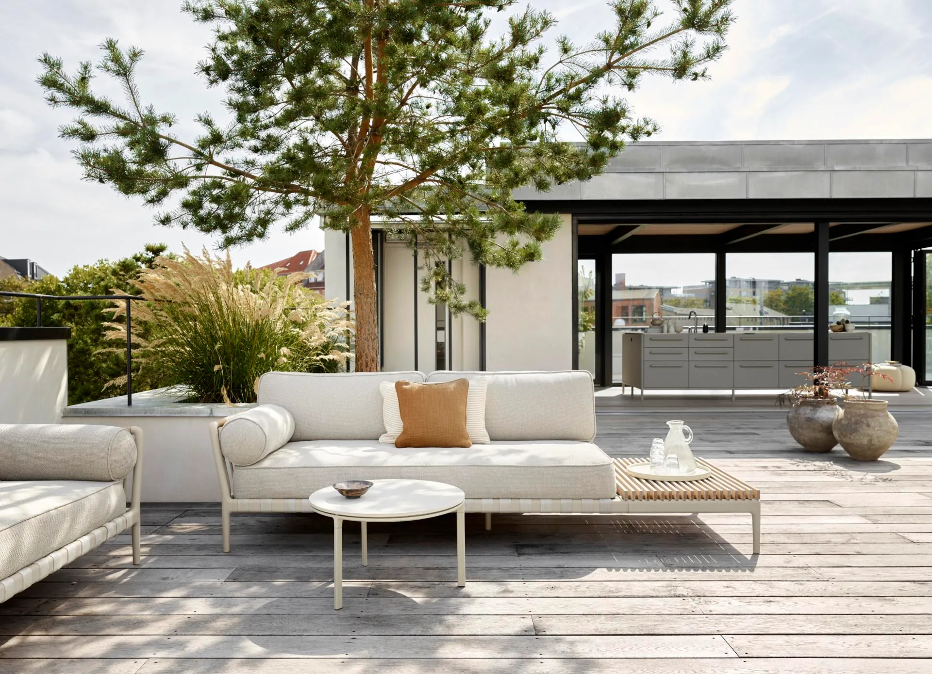 Vipp 720 Open-Air sofa, light grey/beige/teak, right - Image 3