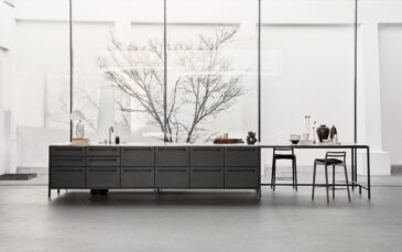 Vipp V1 keittiösaareke istumapäädyllä, 6 yksikköä + 120cm istumapääty, musta