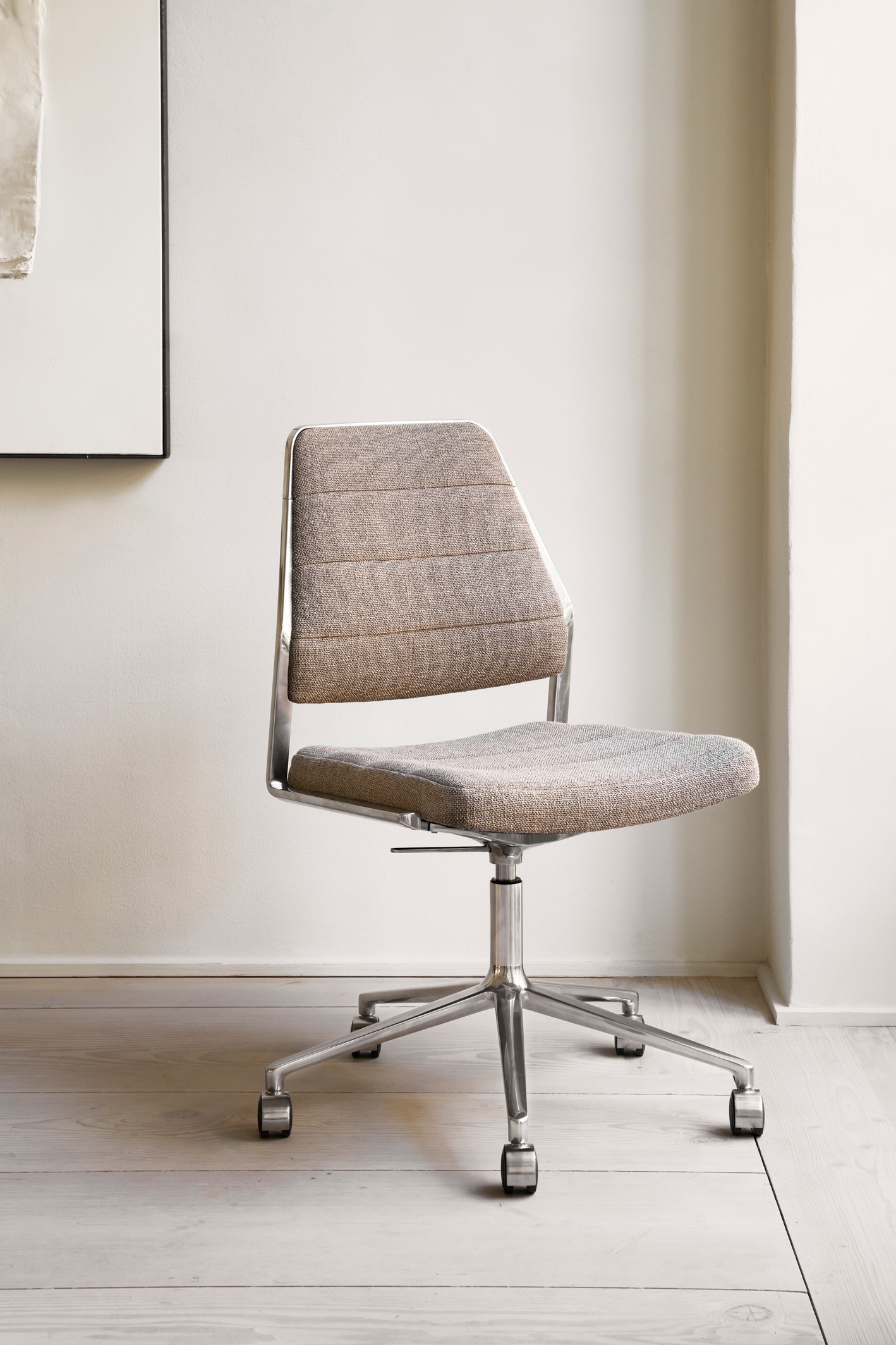 Vipp 454 SWIVEL+ chair - Image 4