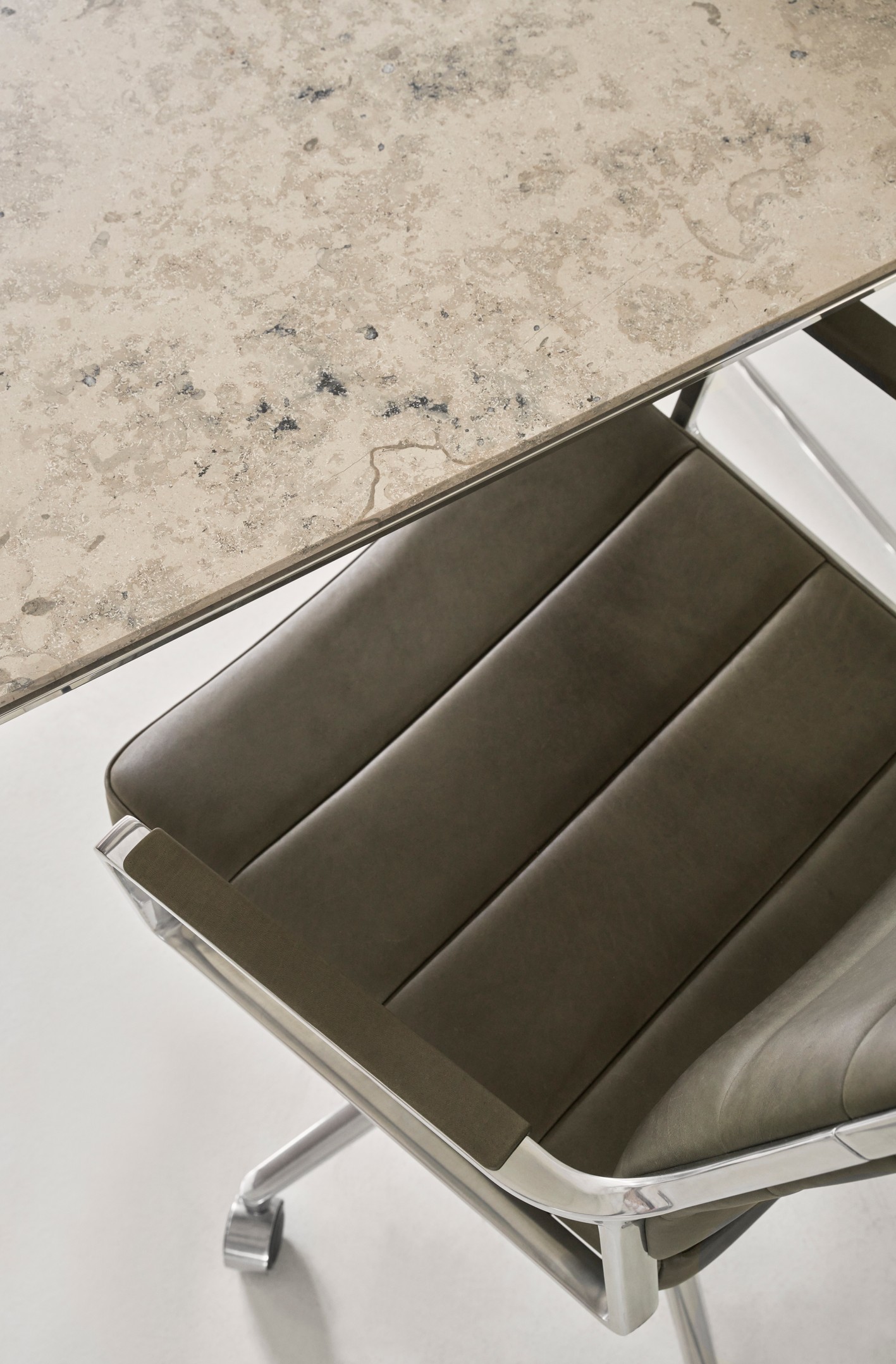 Vipp 455 SWIVEL+ chair - Image 11
