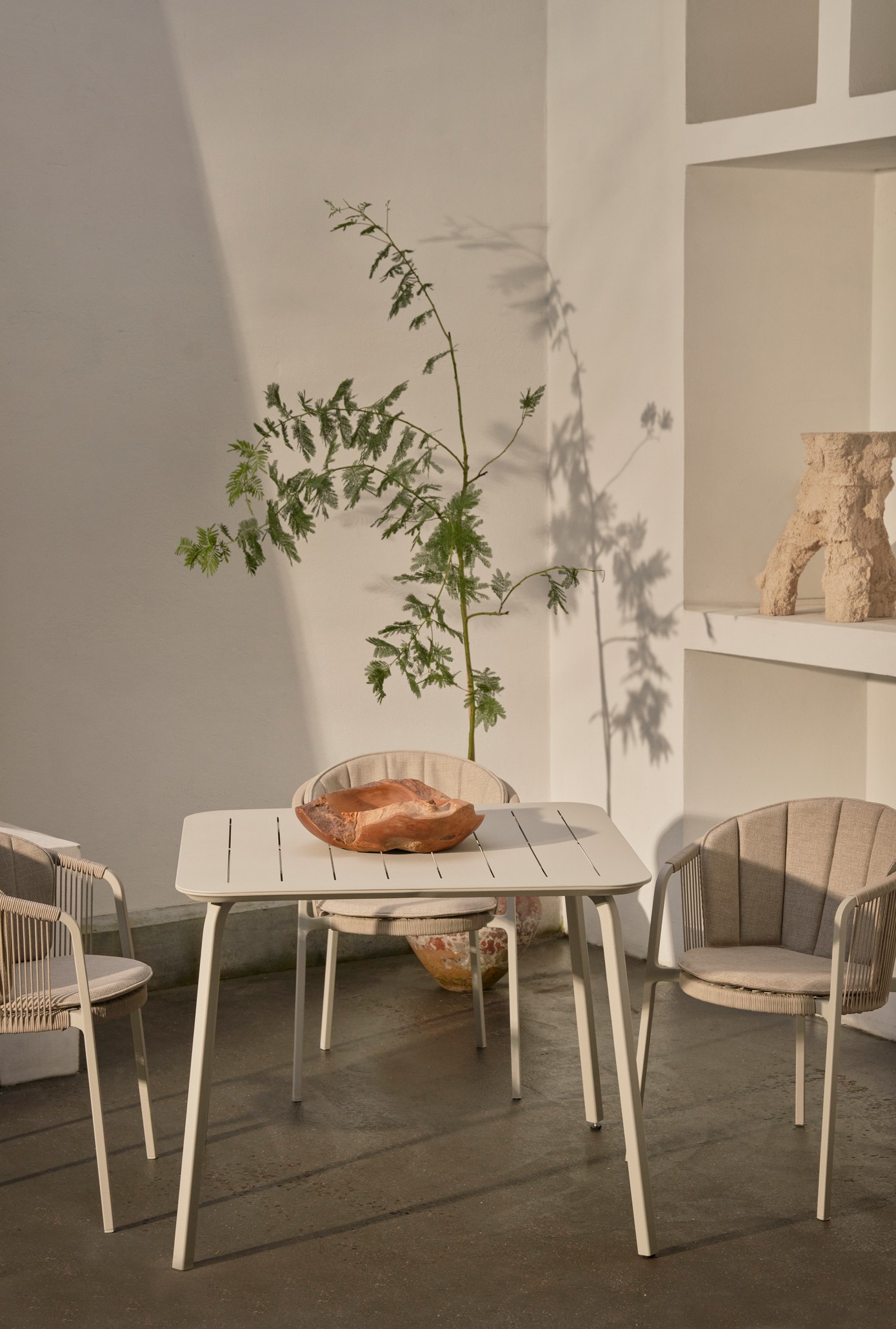 Vipp 732 LAGRASSE dining table 95x95cm - Image 2